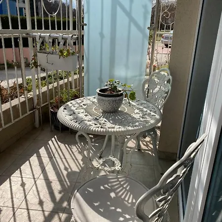 Sirius House Aziz Konstantin ve Elena